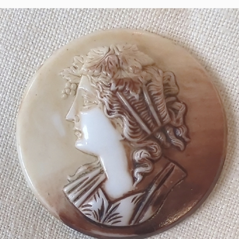 Victorian Edwardian Shell Cameo • 1880–1920 Carved Lady